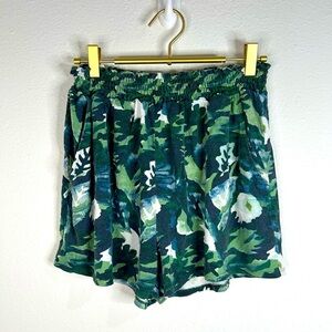 T4T Women’s Large Camo Leaf Shorts Green Black Boho Festival Stretch Waist Soft